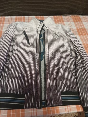 Куртки: (Мужские верхние вещи, разные модели и размеры: 500с за штуку бу есть — 8