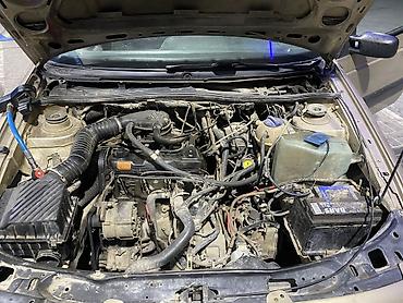 Volkswagen: Volkswagen Passat: 1988 г., 1.8 л, Механика, Газ, Седан — 2