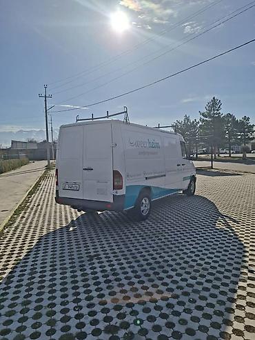 Легкий грузовой транспорт: Легкий грузовик, Mercedes-Benz — 4