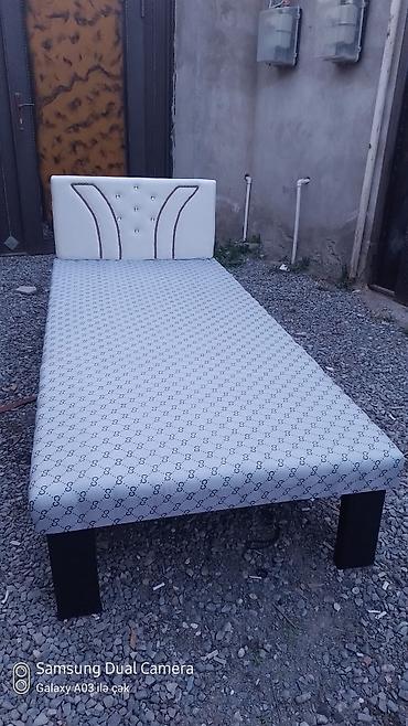 Çarpayılar: Təzə çarpayılar. 1 nəfərlik çarpayılar 60manat. 2 nəfərlik taxt — 25
