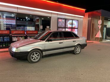 ош продается автомобиль: Volkswagen Passat: 1988 г., 1.8 л, Механика, Газ, Седан