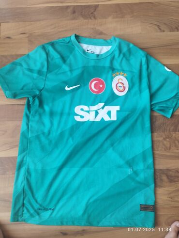 İdman formaları: Bu vəziyyətdə di Təcili satılır 25 AZN-ə almışam Real alıcı