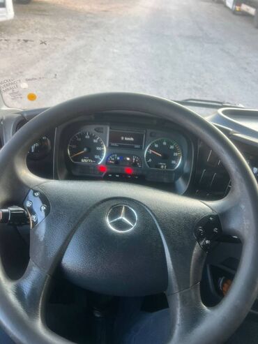 Mercedes-Benz: Mercedes-Benz 230: 4.3 l | 2012 il Sedan — 2