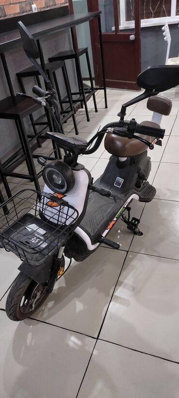Мотоциклы и мопеды: Продается электрический скутер, 4 батареи, грузоподъёмность до 150кг