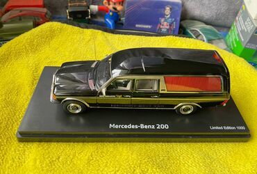 Avtomobil modelləri: Коллекционная модель Mercedes-Benz 200 W123 Hearse black 1982 Schuco