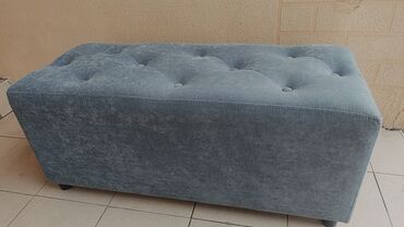 Пуфики: Элегантная банкетка прямоугольной формы, обтянутая мягкой тканью — 8