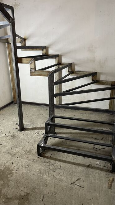 метал каркас: Каркас лестницы 
Договорная