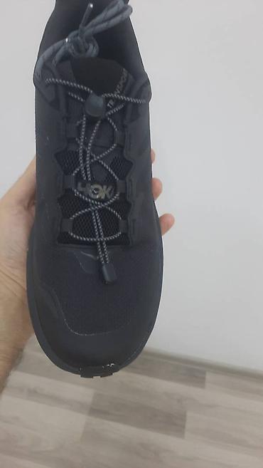 Кроссовки и спортивная обувь: Salam. Ayaqqabı HOKA modelinə aiddir. Ölçüsü 9.5 Bizim ölçü ilə 43.5 — 6