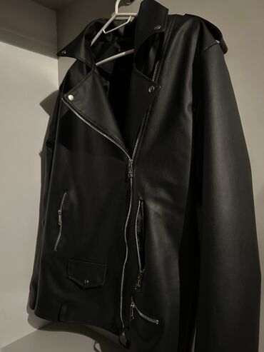 купить шлем для мотоцикла бу: Qara rəngdə motosiklet tərzli uniseks gödəkçə. - Material: hamar