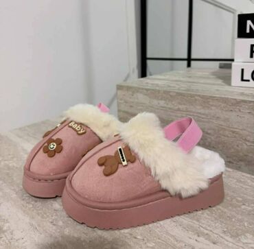 Papuče: Modne papuče, UGG, Veličina - 34 na lalafo.rs — 11 Papuče: Modne papuče, UGG, Veličina - 34 — 11