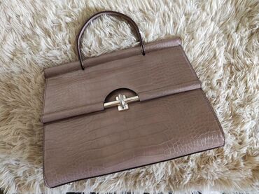 İnformatika: Əl çantası, Charles & Keith, Yeni