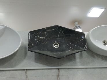 metbex su kranlari: Mərmər naxışlı qara dizayn lavabosu - Material: keramik, parlaq səth