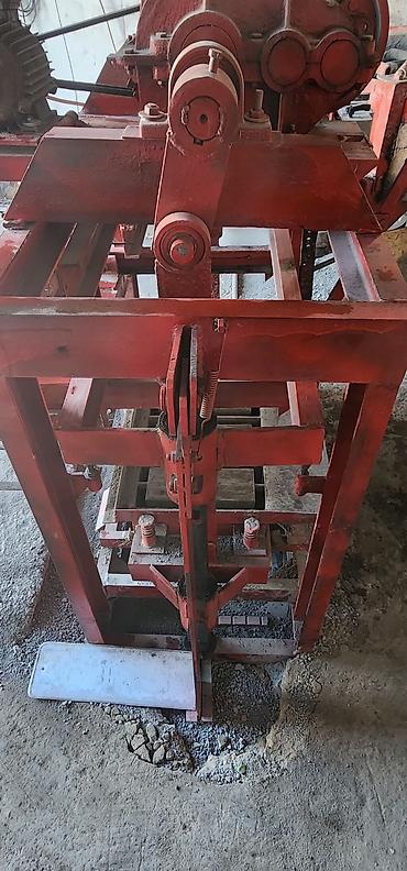 Производство брусчатки: Пескоблок чыгарган станок сатылат. 20 жана 15 размердеги матрицалары — 3