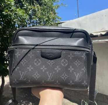 мужская спортивная сумка: Продаю мужскую сумку Louis Vuitton ( Луи Виттон ) original Сумка из
