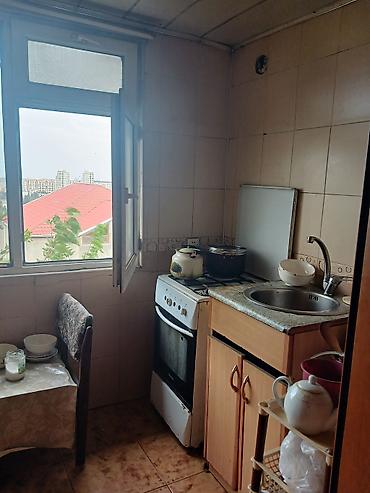 şu: Mənzil daş binada 1otaqlı 2 yə düzəlib sakit həyətdə orta — 7