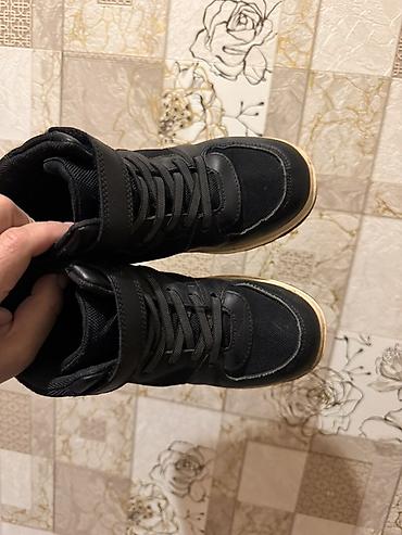 Мужские кроссовки, 32, H&M, Б/у, цвет - Черный, Бесплатная доставка