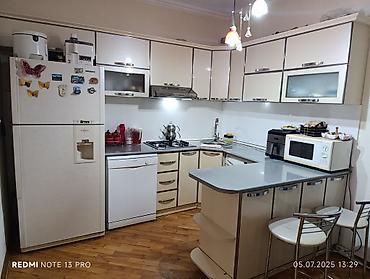 Mənzillər: Bakı, Bakıxanov qəs., 2 otaqlı, Köhnə tikili, m. Neftçilər, 70 kv. m — 4