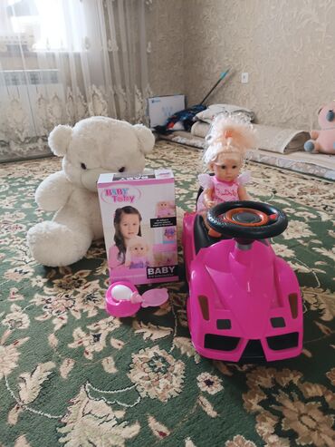 детский гелик: Продаю машинку в идеале и интерактивую куклу новая и мишка . за все