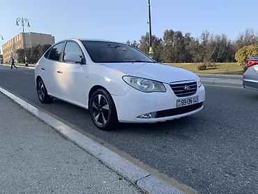 avante: Hyundai Elantra sedan – ağ rəng, 4 qapı, şəhər və tras üçün praktik — 2