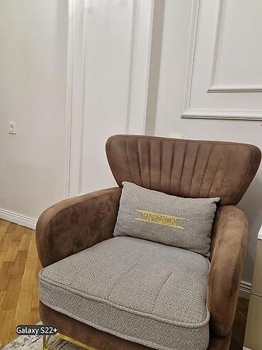 kohnə divan aliram: Divan kreslo desti 1500 azn satılır.açılır, bazası yoxdu, matereal — 5