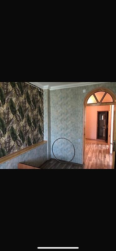 sekis sati: Ev Gencede Abbas Sehhetde xestexana ile uzbeuz yola baxan binada 1 ci — 1