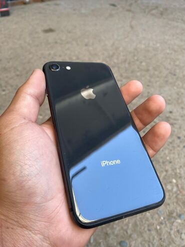 Apple iPhone: IPhone 8, Б/у, 64 ГБ, Black Titanium, Чехол, 83 %