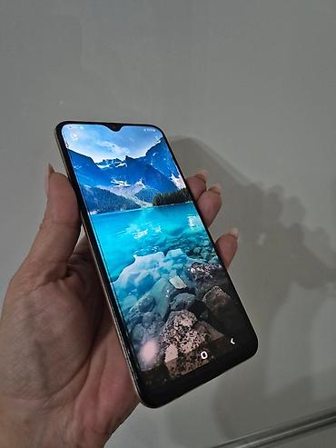 Samsung: Samsung Galaxy A30, zlatna boja Glavne karakteristike: - Ekran 6.4" — 11