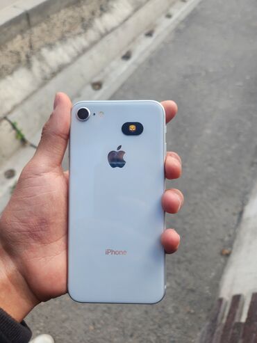 макбук 17 про: IPhone 8, Колдонулган, 64 ГБ, 77 %