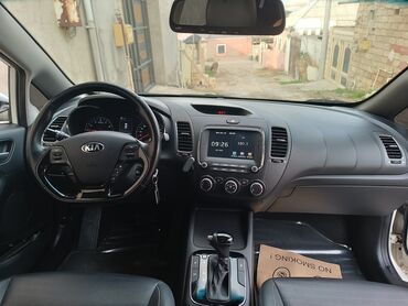 Kia: Kia K3: 1.6 l | 2017 il Sedan — 18