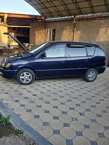 минивен левый: Toyota Ipsum: 1998 г., 2 л, Автомат, Бензин, Минивэн — 1