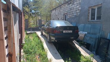 BMW: BMW 3 series: 1.8 l | 1996 il Sedan — 3