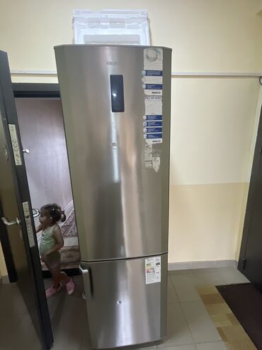 Другая бытовая техника: Холодильник BEKO, размер 190/60, работает но слабо, цена 10 000 сомов
