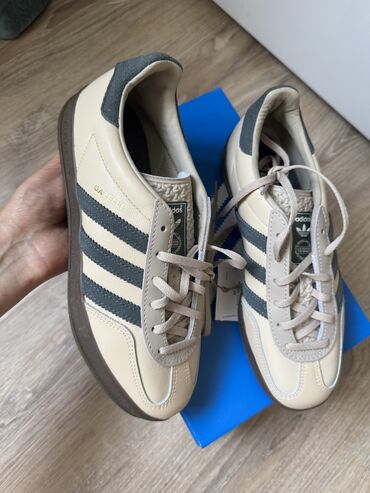 Кроссовки и спортивная обувь: Кроссовки, 38, 38.5, Adidas, Новый, цвет - Бежевый, Самовывоз, Бесплатная доставка, Платная доставка