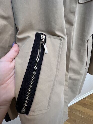 Plaşlar: Plaş kurtka. Koton’dan alinib. Razmer 36. Yeni S razmerdir. Çox az — 6