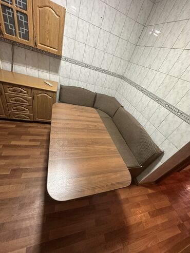 продаю мягкая мебель: Ашкана үчүн үстөл, Колдонулган, Тик бурчтуу, Бүктөлбөгөн, ЛДСП