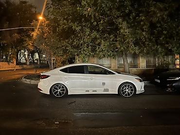 Hyundai: Diskiler barterde oluna biler Hyundai Elantra sedan – ağ rəng — 1