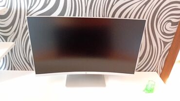 Printerlər: HP Curved 27-inch (Z4N74AA) monitoru yüksək keyfiyyətli təsvir və