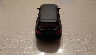 audi quattro: Qara rəngli metal avtomobil modeli – SUV tipli miniatür - Material — 3