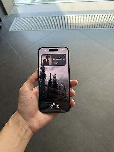 iphone d: IPhone 15 Pro, Б/у, 128 ГБ, Black Titanium, Зарядное устройство, Чехол, Кабель, 81 % — 2