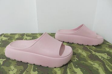 p. s. fashion kaputi: Fashion slippers, Claudia Donatelli, 40