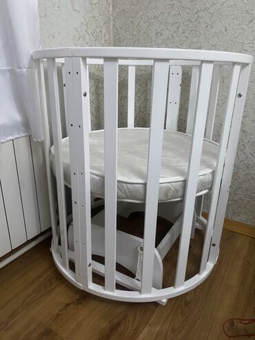 1 yaş qız tortları: Oğlan və qız üçün, Yumru, Beşik, Dəst ilə, Matras ilə, Yellənmə mexanizm ilə
