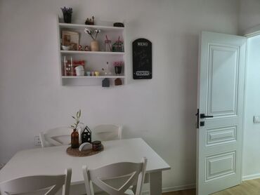kirayə evlər 8 ci mikrorayon: Salam tecili kiraye verirem ev sahibiyem. uzun muddetli xarice kocurem
