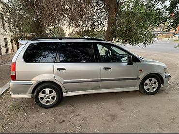 Mitsubishi Space Wagon: 2000 г., 2.4 л, Механика, Бензин, Универсал