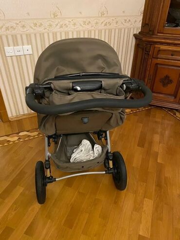 Gəzinti arabaları: Üçtəkərli araba, Chicco, Yaş: 1-6 ay