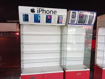 Biznes üçün program təminatı: Şüşəli mobil telefon vitrini, "iPhone" loqosu və modelləri üçün