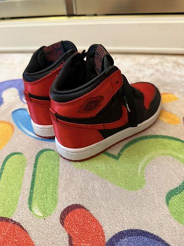 Детская обувь: 270 alinib 1-2 defe geyinilib 29.5 razmer.Nike Air Jordan 1 Mid (uşaq — 2