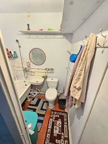 дом в бишкеке купить: 2 комнаты, 46 м², 104 серия, 4 этаж, Косметический ремонт