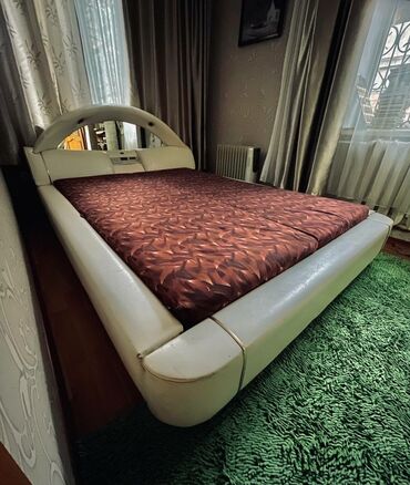 двух этажная кровать: Двуспальная Кровать, Б/у