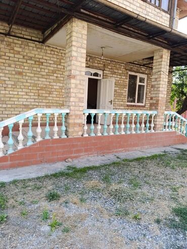 элитный дом: Продаётся двухэтажный кирпичный дом с открытой террасой и балюстрадой