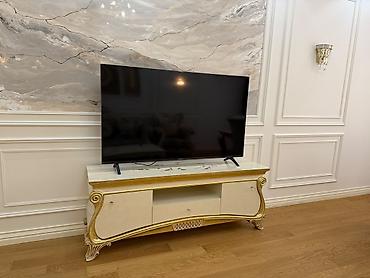 dəst mebel: Qonaq otağı üçün klassik dəst Tərkib: - 3 oturacaqlı divan + 2 ədəd — 4